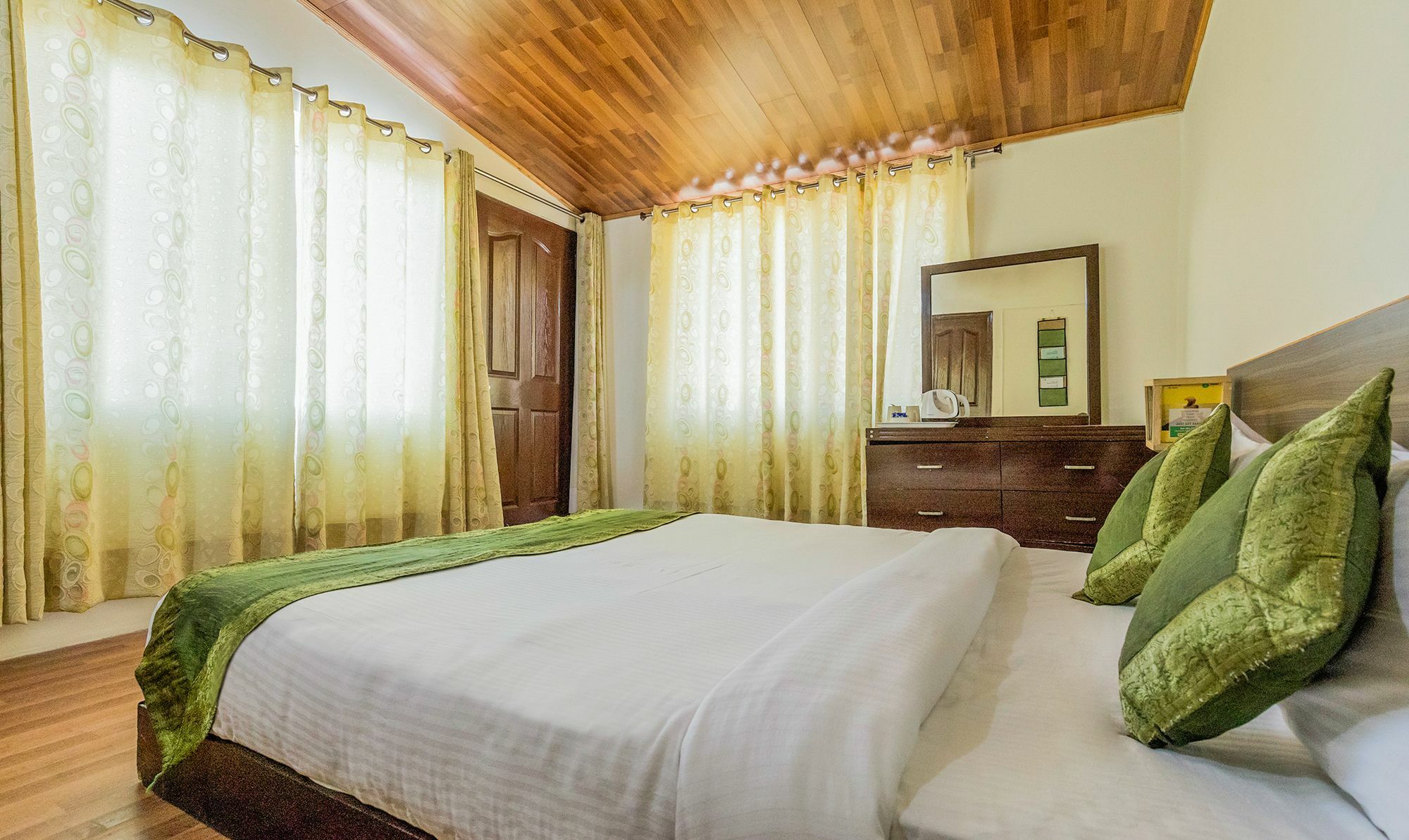 Royal Suites By Park Tree, Kasauli Dış mekan fotoğraf